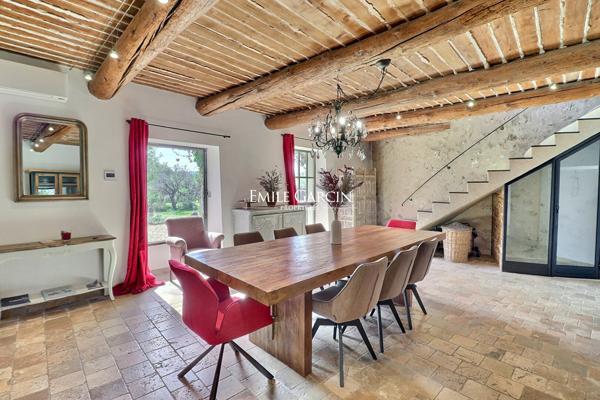 A vendre - Pigeonnier du XVIIe siècle - Sud Luberon - 1,9 hectare de jardin et prairies
