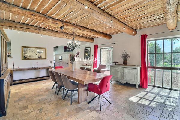 A vendre - Pigeonnier du XVIIe siècle - Sud Luberon - 1,9 hectare de jardin et prairies