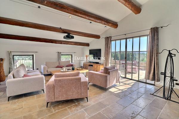 A vendre - Pigeonnier du XVIIe siècle - Sud Luberon - 1,9 hectare de jardin et prairies