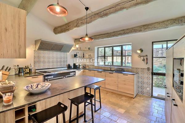 A vendre - Pigeonnier du XVIIe siècle - Sud Luberon - 1,9 hectare de jardin et prairies