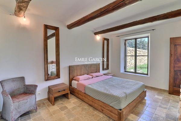 A vendre - Pigeonnier du XVIIe siècle - Sud Luberon - 1,9 hectare de jardin et prairies