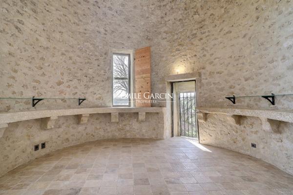 A vendre - Pigeonnier du XVIIe siècle - Sud Luberon - 1,9 hectare de jardin et prairies