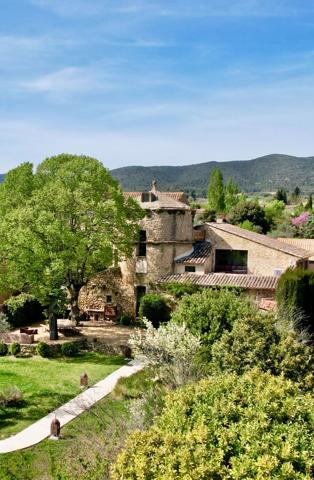A vendre - Pigeonnier du XVIIe siècle - Sud Luberon - 1,9 hectare de jardin et prairies