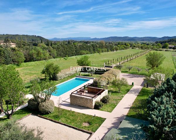 A vendre - Pigeonnier du XVIIe siècle - Sud Luberon - 1,9 hectare de jardin et prairies