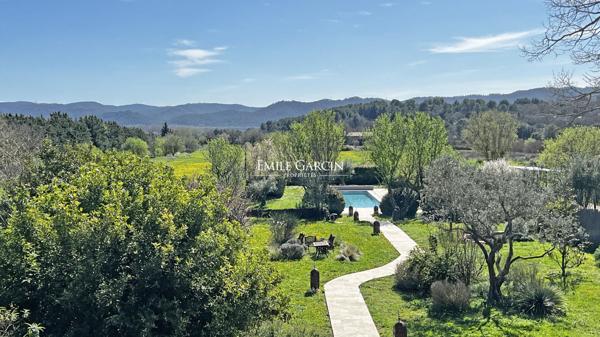 A vendre - Pigeonnier du XVIIe siècle - Sud Luberon - 1,9 hectare de jardin et prairies