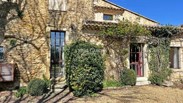 A vendre - Pigeonnier du XVIIe siècle - Sud Luberon - 1,9 hectare de jardin et prairies