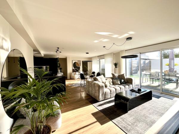 Appartement 102 m² rez de chaussée double garage terrasse