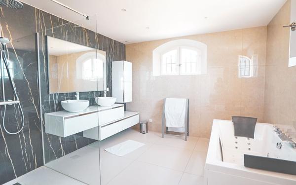 Maison à vendre    6 pièces • 270,15 m2 Vallauris