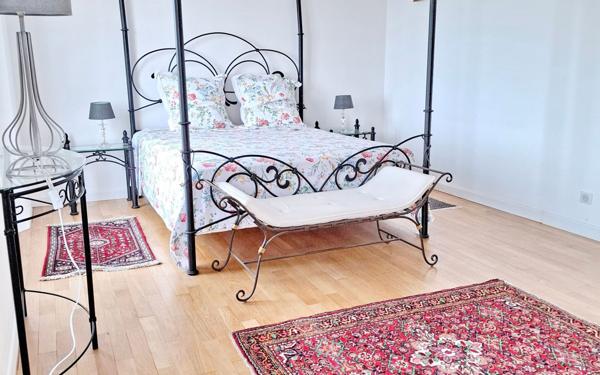 Maison à vendre    6 pièces • 270,15 m2 Vallauris