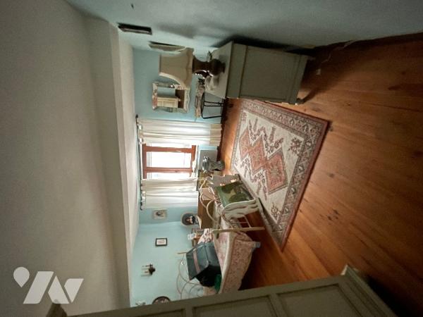 MAISON MITOYENNE DES DEUX COTES, A RENOVER, COMPRENANT