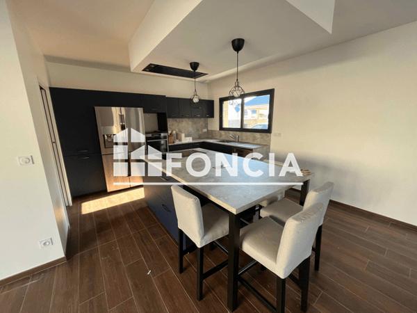 Location Maison 5 pièces 138.7 m² - 51 RUE DE LA ROQUILLE Veigne 37250