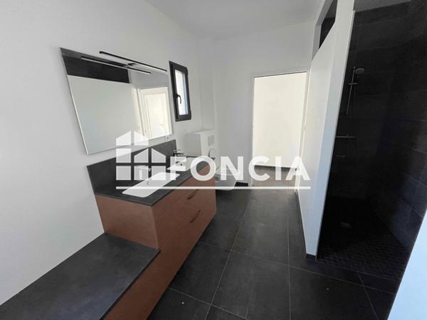 Location Maison 5 pièces 138.7 m² - 51 RUE DE LA ROQUILLE Veigne 37250