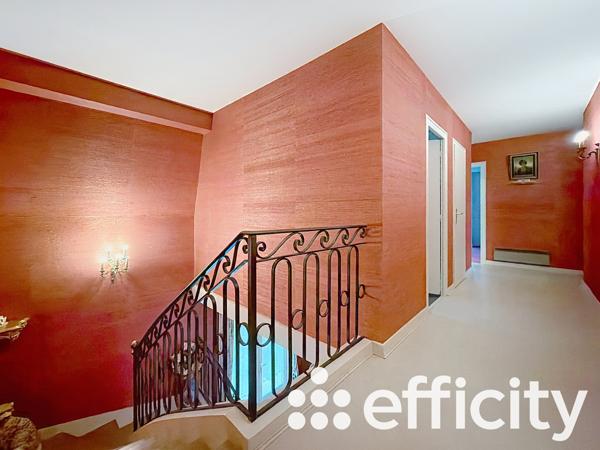 Maison 5 pièces - 221 m²