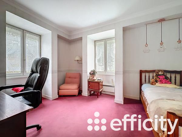 Maison 5 pièces - 221 m²