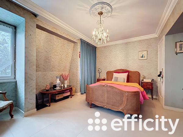 Maison 5 pièces - 221 m²