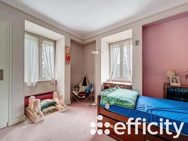 Maison 5 pièces - 221 m²