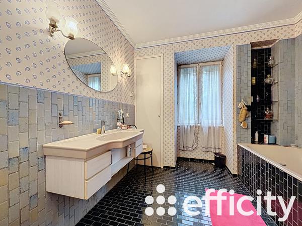 Maison 5 pièces - 221 m²