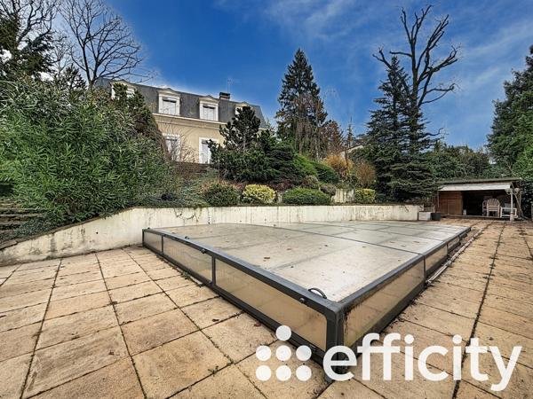 Maison 5 pièces - 221 m²