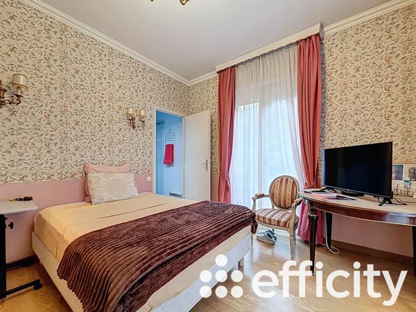 Maison 5 pièces - 221 m²