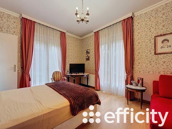 Maison 5 pièces - 221 m²