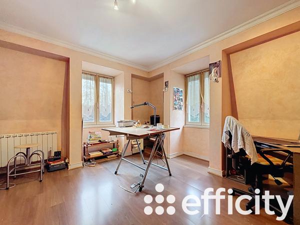 Maison 5 pièces - 221 m²