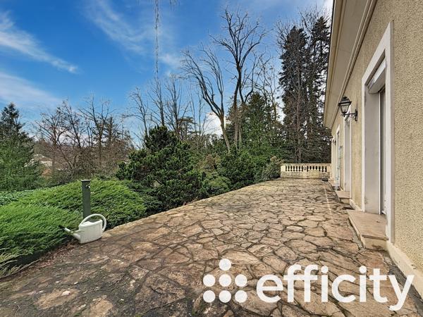 Maison 5 pièces - 221 m²