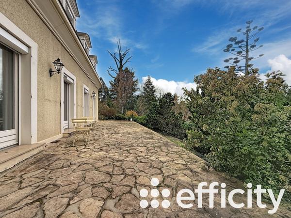 Maison 5 pièces - 221 m²