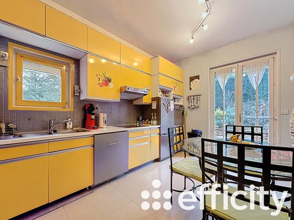 Maison 5 pièces - 221 m²