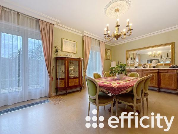 Maison 5 pièces - 221 m²