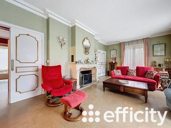 Maison 5 pièces - 221 m²