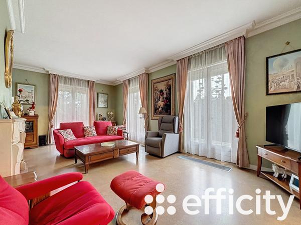 Maison 5 pièces - 221 m²