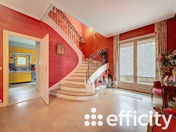 Maison 5 pièces - 221 m²