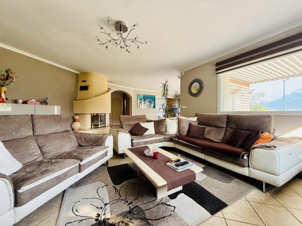 Etaux (74800) Villa de 202 m2 au coeur du village