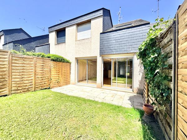 PLACE DE LA MADELEINE, ANGERS - MAISON QUATRE PIÈCES AVEC GARAGE ET JARDIN Angers