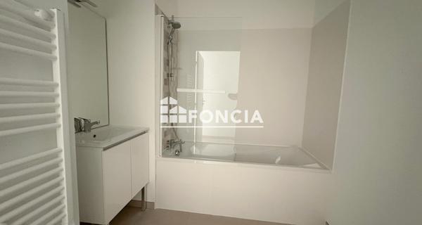 Location Appartement 4 pièces 82.14 m² - Monteux 84170