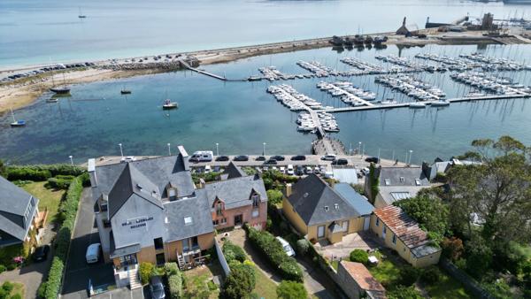 Dpt Finistère (29), à vendre CAMARET SUR MER, Maison P6 avec vue imprenable sur le port et la plage