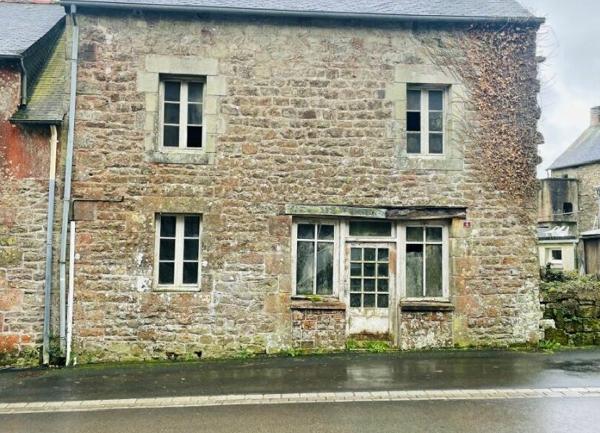 Maison à vendre    3 pièces •  Plounévez-Quintin