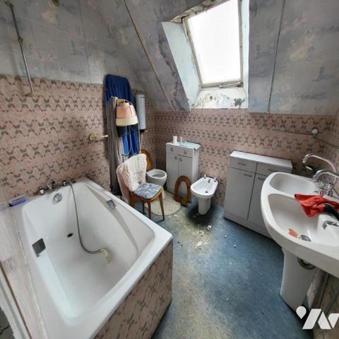 Maison d'habitation à vendre dans le centre de Châteauneuf du Faou, Finistère 29