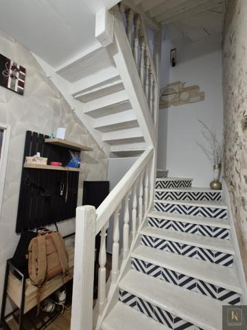 Maison
                                                                                                                                                                                                                                                                                                                        7 pièce(s)                                                                                                                                                                                                          4 chambre(s)                                                                                                                                                                                                          163  m²