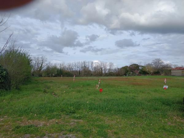 Terrain à vendre de 2 679,00 m² VILLETON (47)