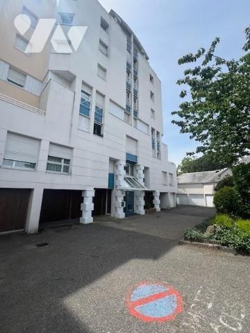 VANNES - PARC DE KERIZEL  APPARTEMENT T3 (67m2) GARAGE ET CAVE 