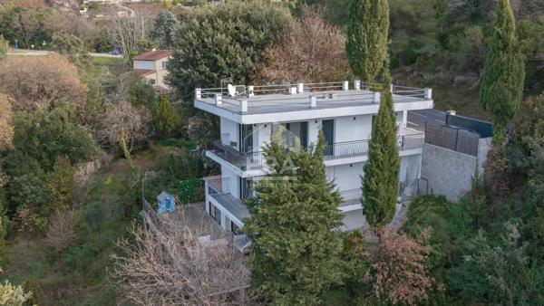 Superbe maison familiale clé en main avec vue nature à Cagnes-sur-Mer