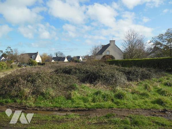 Un terrain à bâtir non viabilisé.
