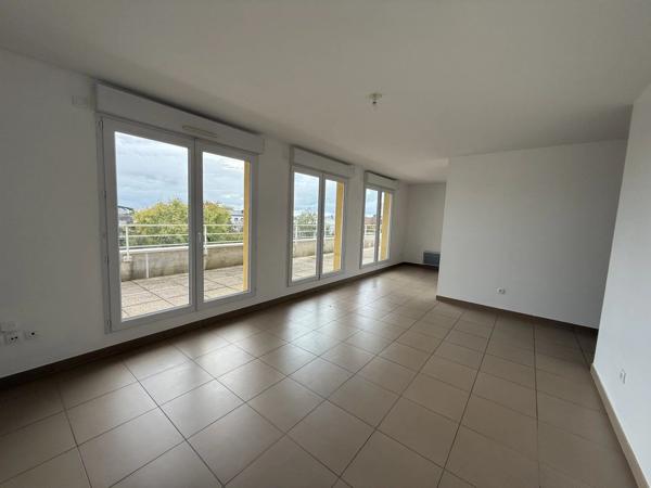 Vente                                                      Appartement
                        
                     4 pièces                      93 m2                     à Nantes