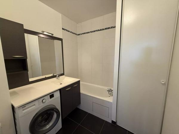 Vente                                                      Appartement
                        
                     4 pièces                      93 m2                     à Nantes