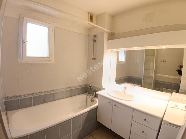 Sanary appartement en Rez de jardin type 3 de 82 m², terrasse, jardinet et place de stationnement.