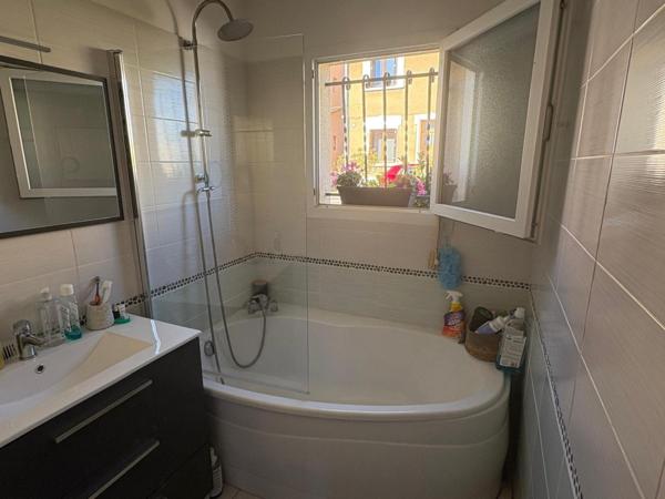 Maison plain-pied, 2 chambres, 80 m², 385 m² de terrain, quartier calme