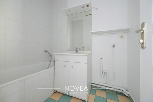 T4 - SAINTE BLANDINE - ETAGE- TRAVERSANT