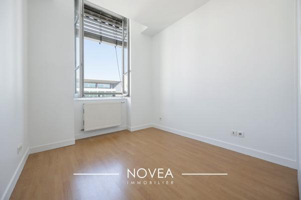 T4 - SAINTE BLANDINE - ETAGE- TRAVERSANT