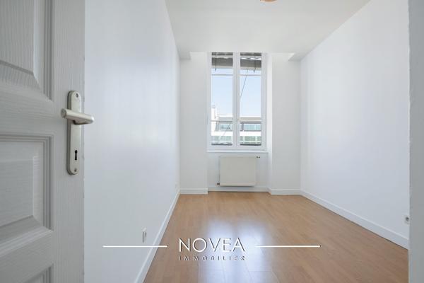 T4 - SAINTE BLANDINE - ETAGE- TRAVERSANT